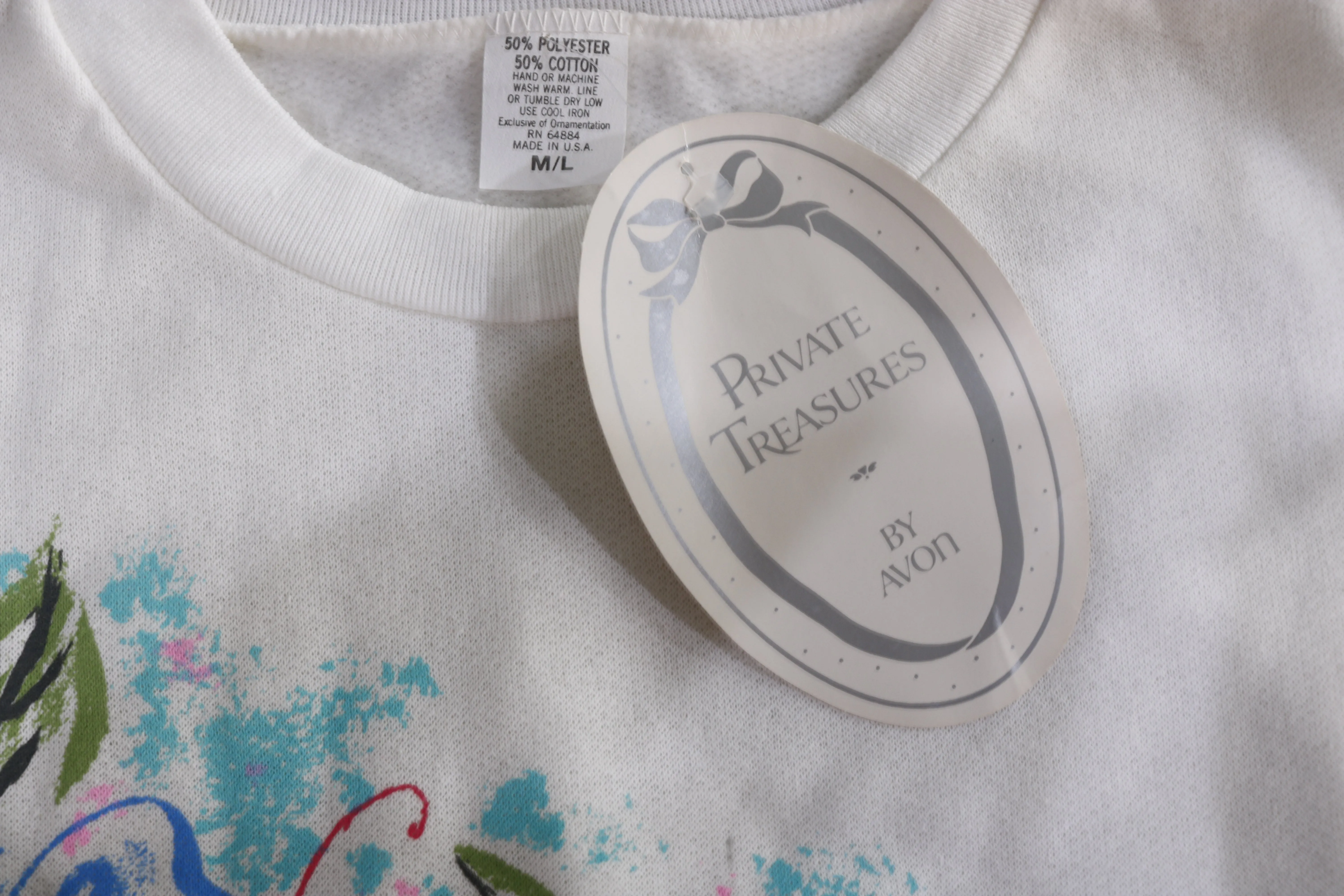 90s Avon White Floral Mom Swtshrt     M/L