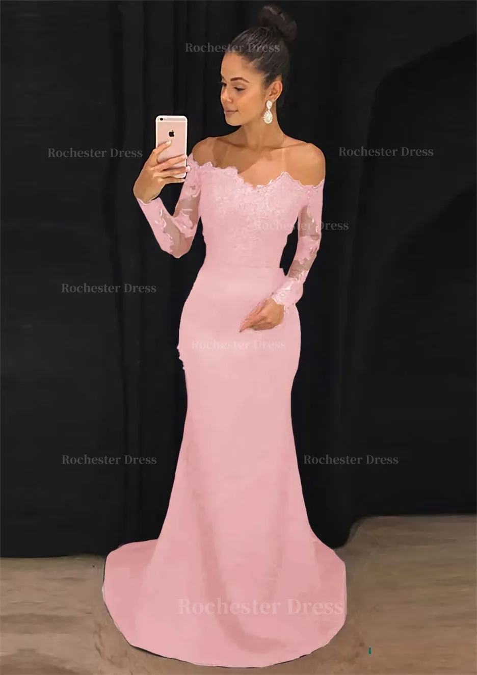 Elastic Satin Prom Dress Sheath/Column Off-The-Shoulder Court Train With Lace