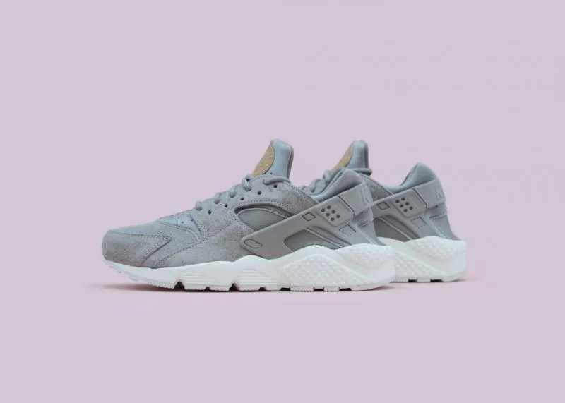 NIKE - Women - W Air Huarache - Cobblestone/Sail